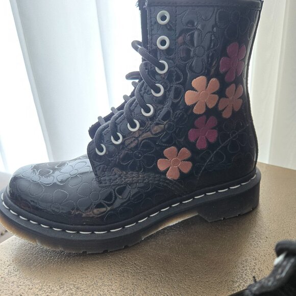 Patent leather Dr. Martens boots. - Picture 8 of 8